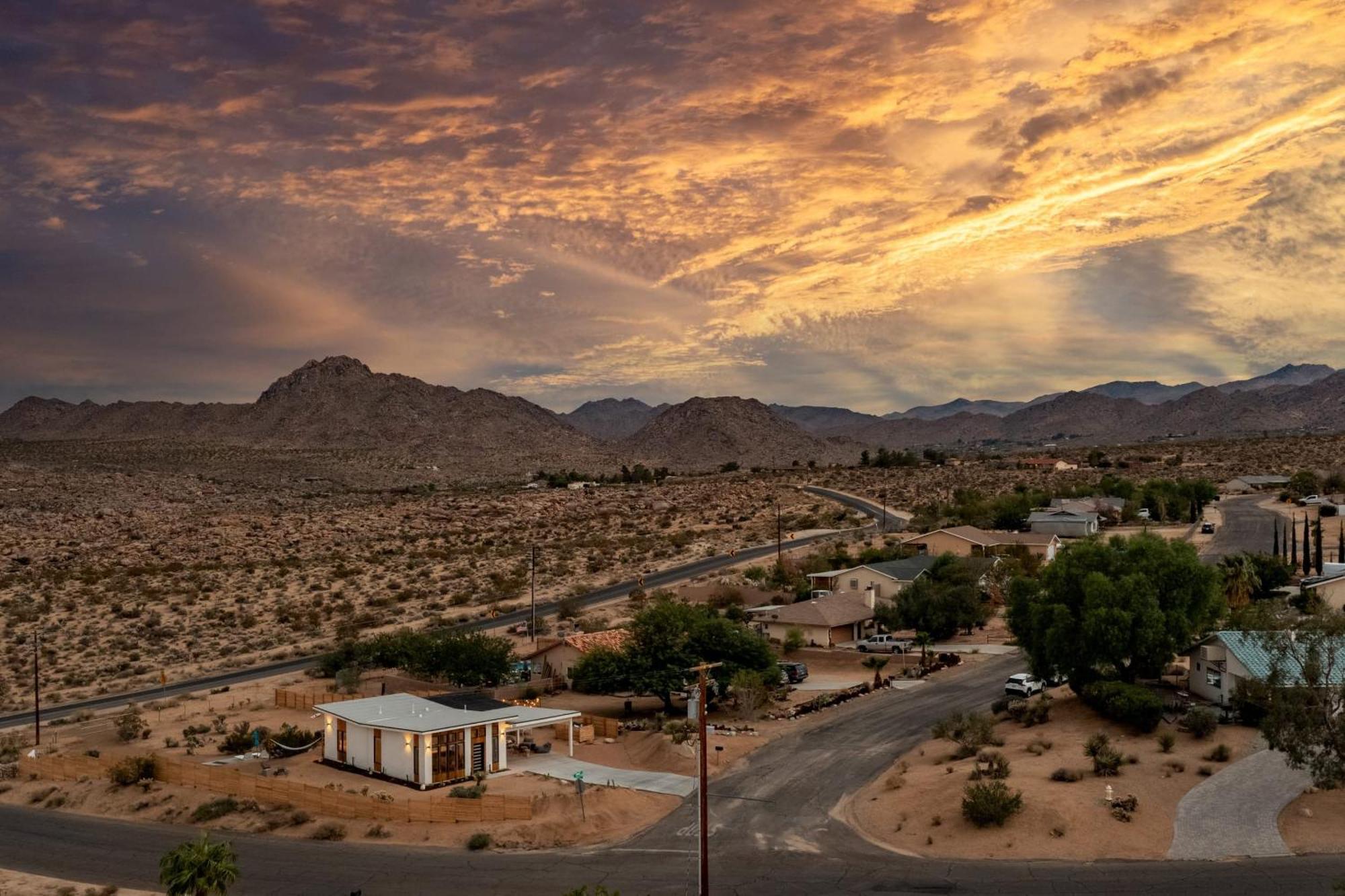 Holiday home Chicory By Avantstay Modern Desert Retreat W Hot Tub